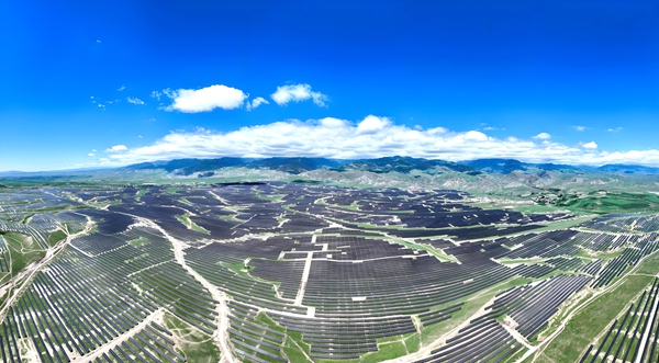 Solar Panel Power Output: Unveiling Advantages, Disadvantages, and Synergy with Wind Power
