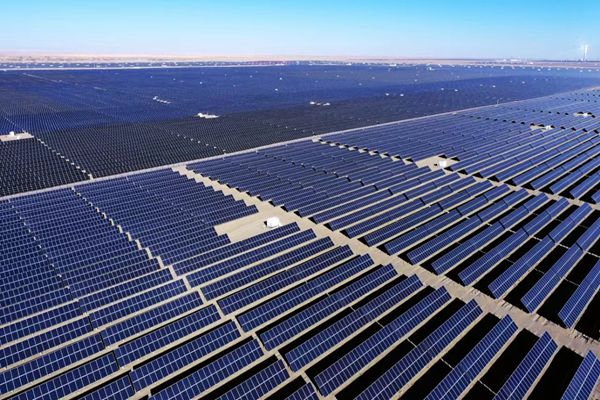 Maximize ROI and Energy Independence: The Ultimate Guide to Commercial Solar Panel Systems