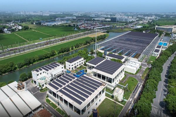 Flat Roof Solar Mounting: Comparing Systems for Optimal Photovoltaic Performance